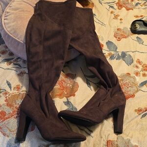 Gently Used Elegant Brown Suede Knee-High Boots